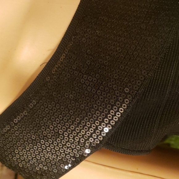 GUESS bodycone dress with sequence. - Picture 3 of 13